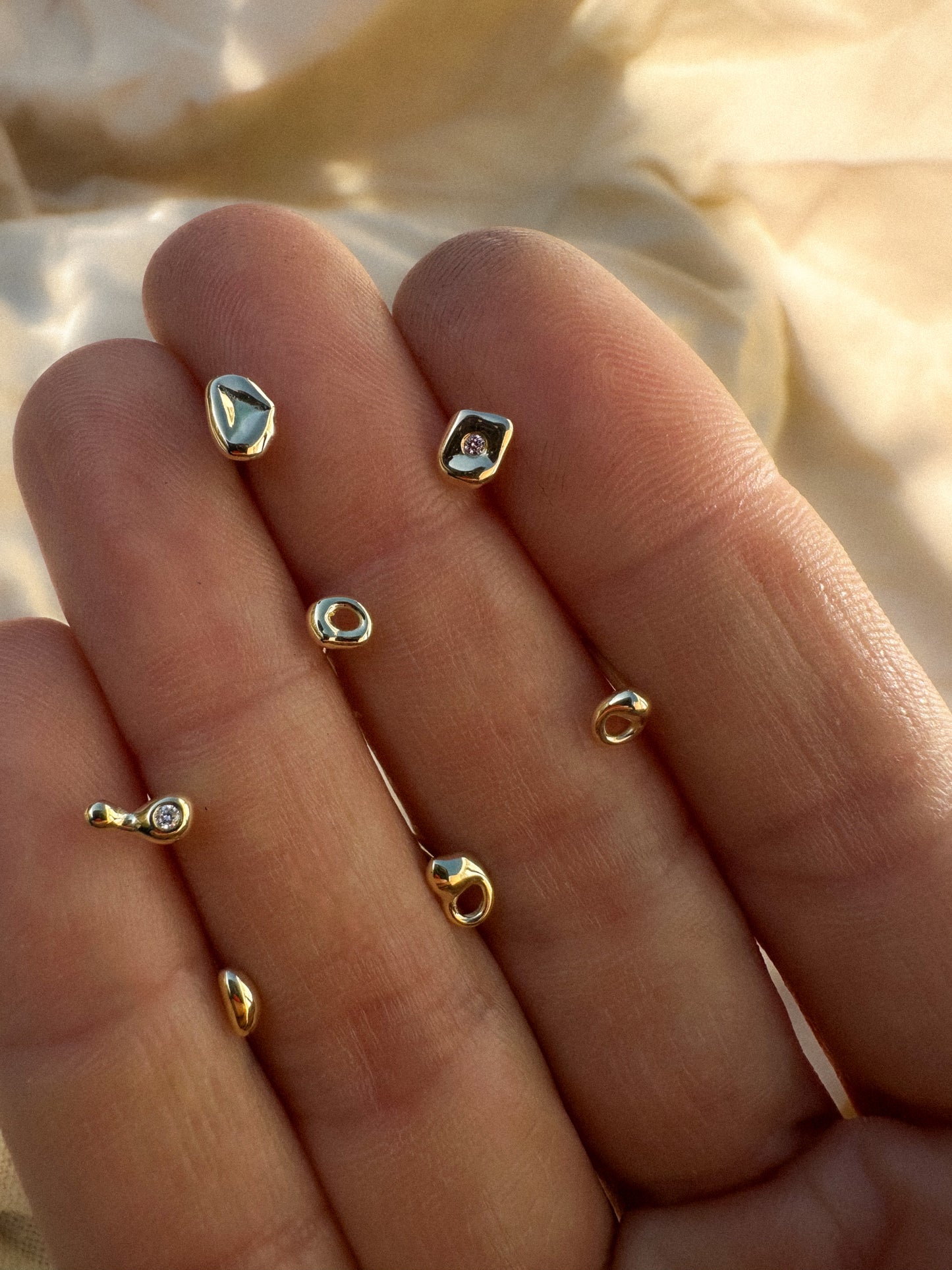 14k Earring Bean