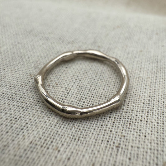14k Solid White Gold Ring Fluid 2 mm