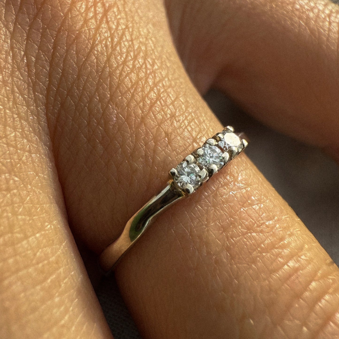 14k White Gold Luna Ring