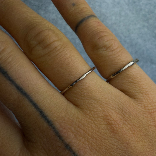 14k Solid White Gold Ring Fluid 1.5 mm