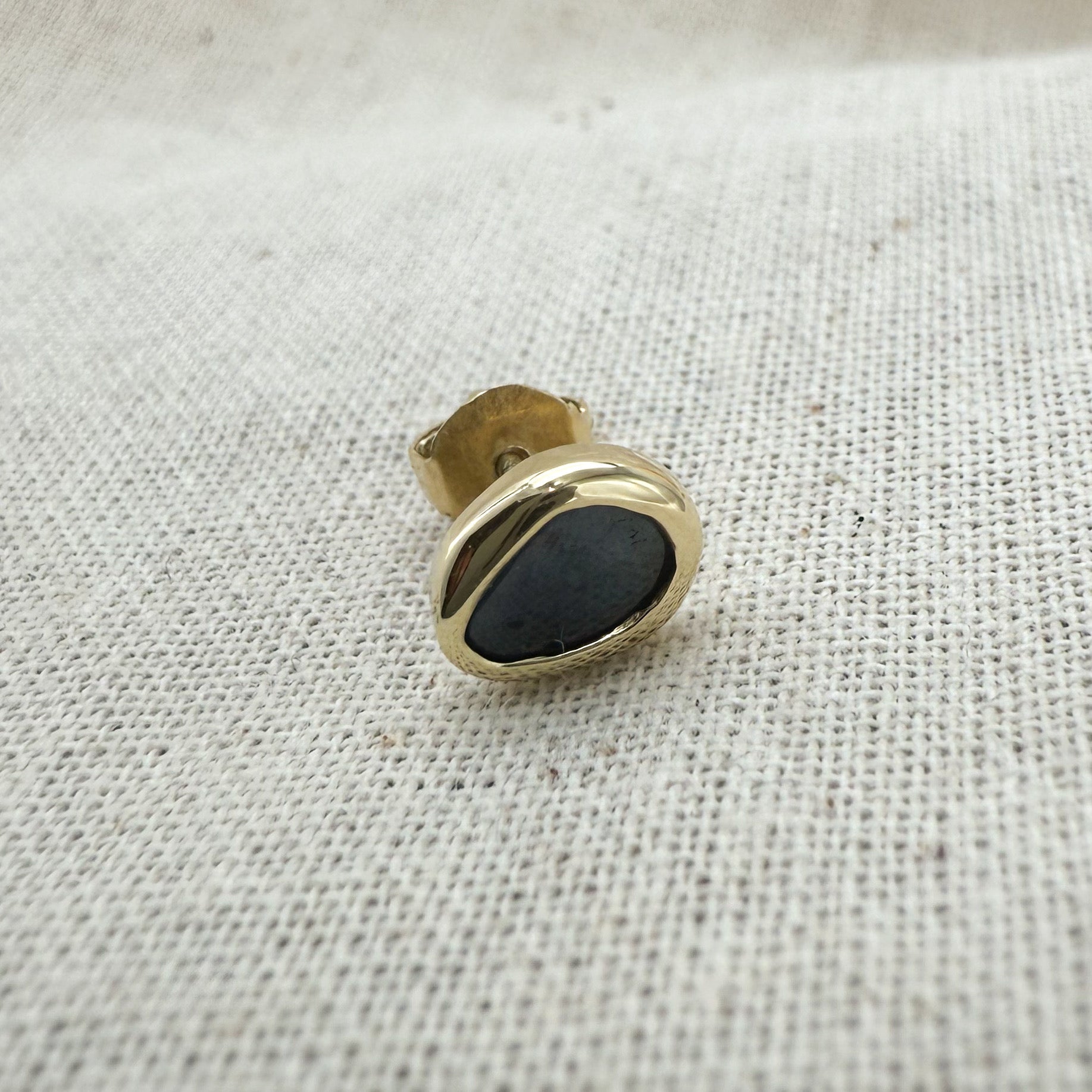 14k Solid Gold Earring Sapphire