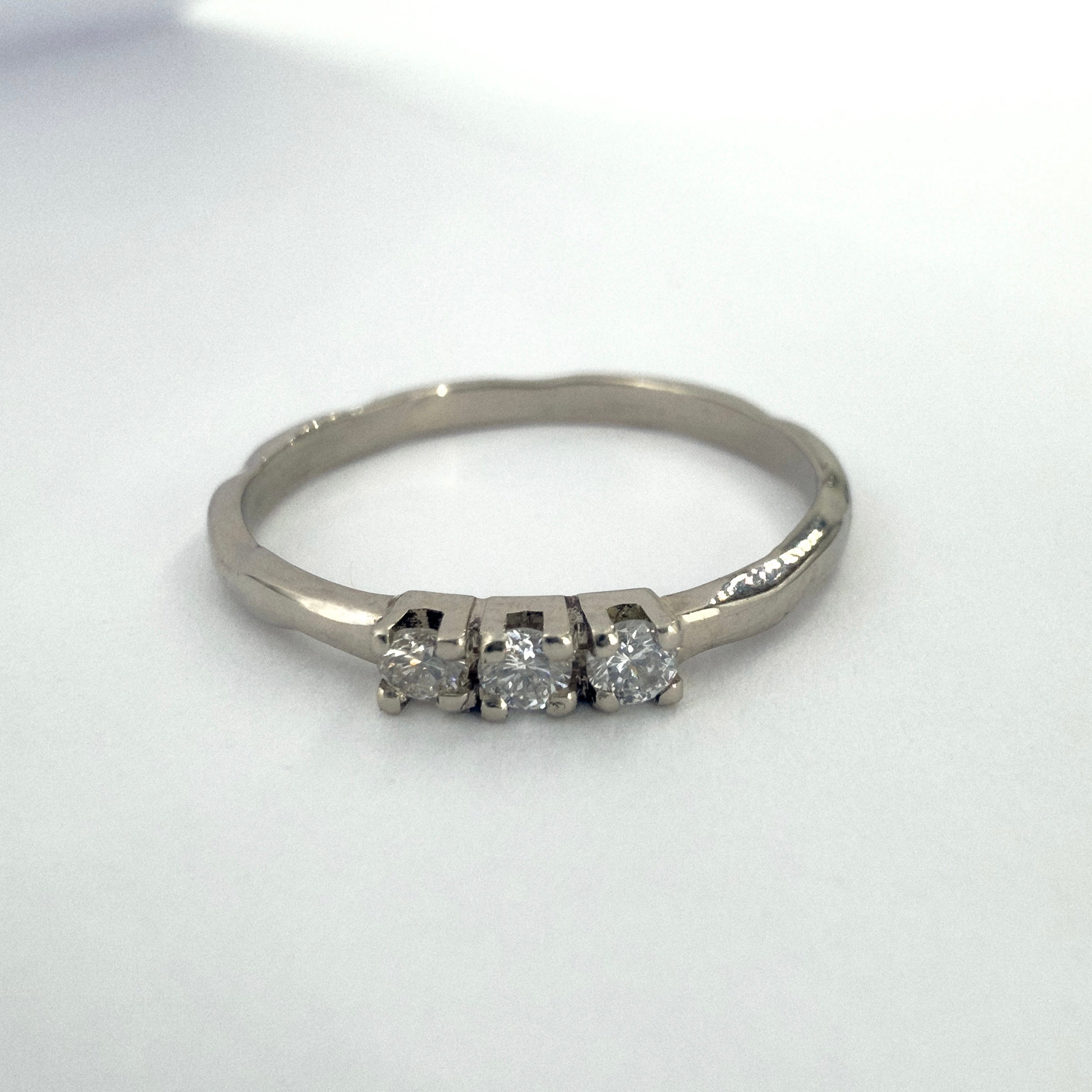 14k White Gold Luna Ring