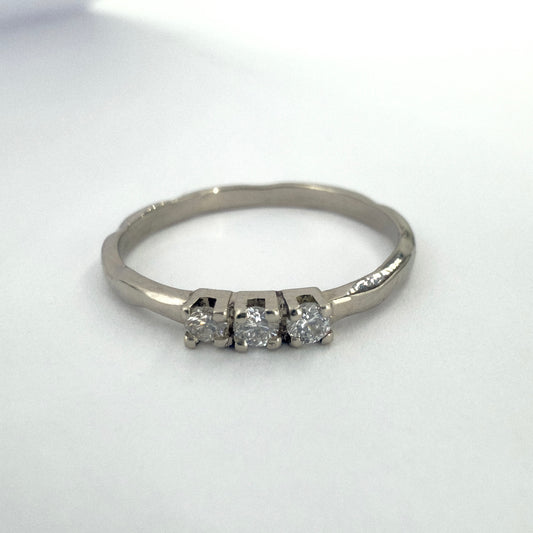14k White Gold Luna Ring