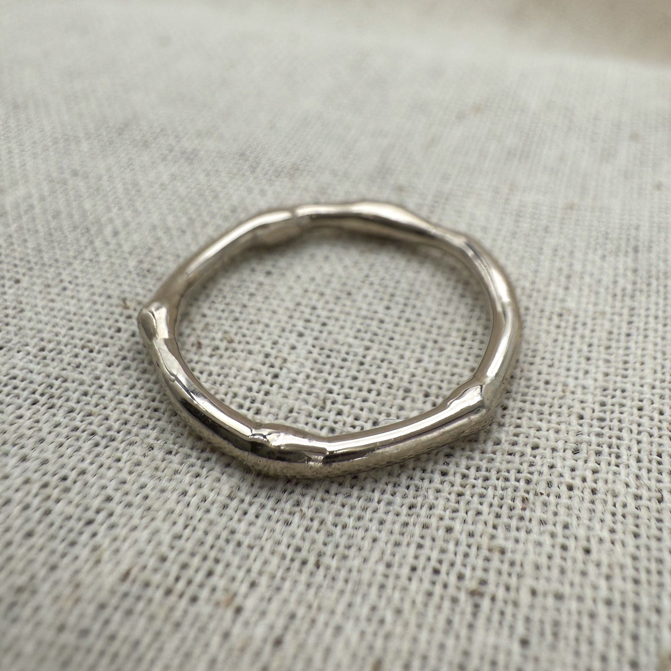 14k Solid White Gold Ring Fluid  2 mm