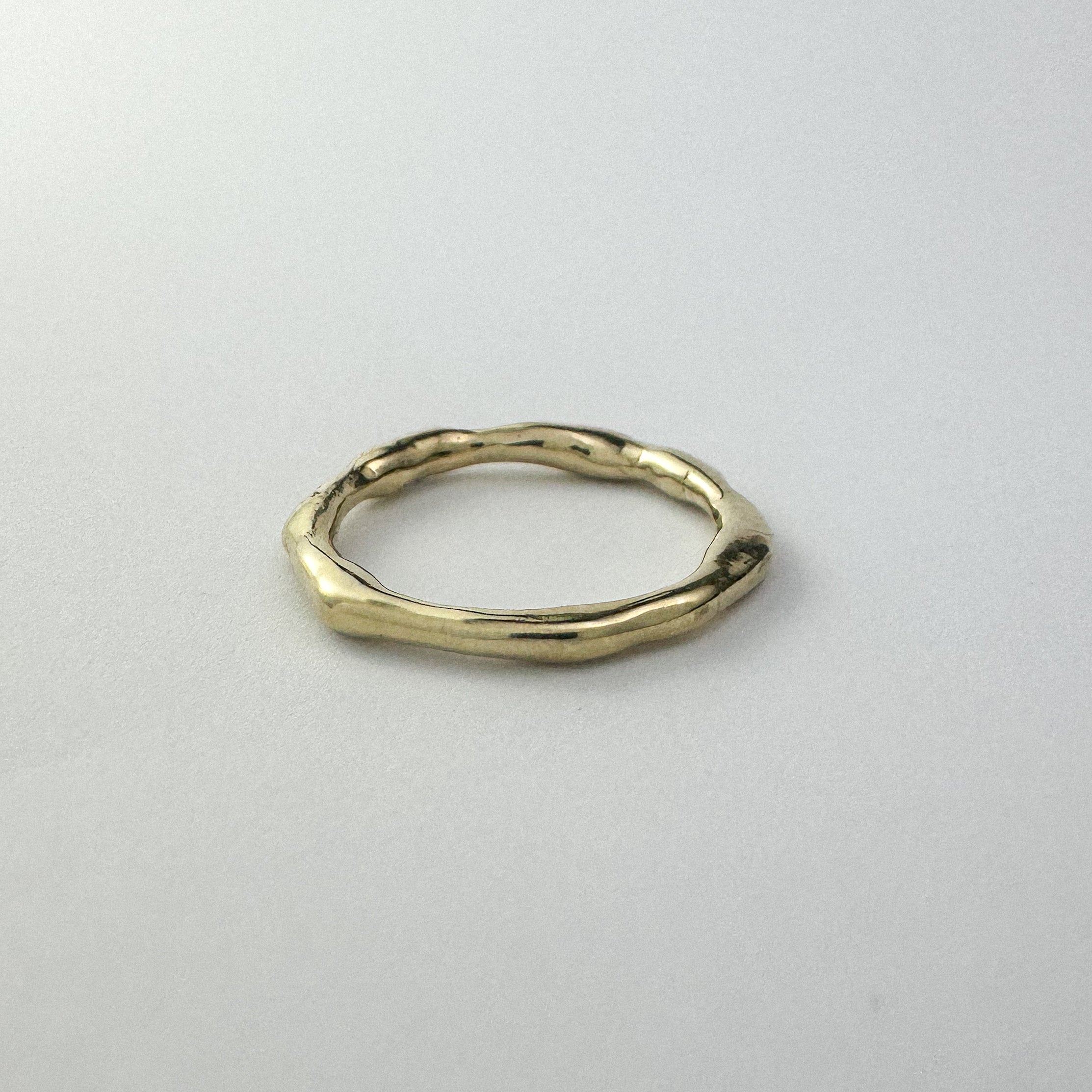 14k Fluid Ring