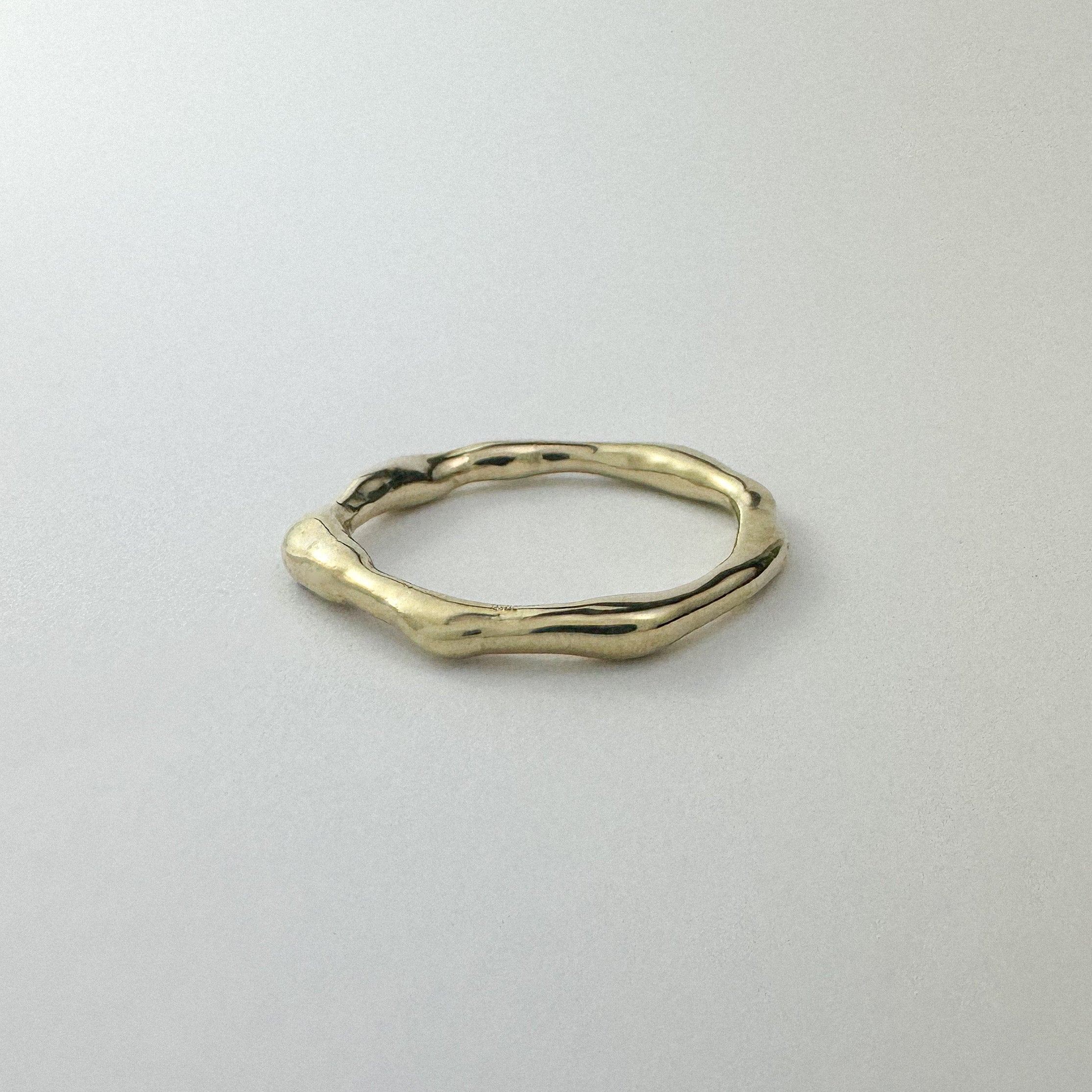 14k Fluid Ring