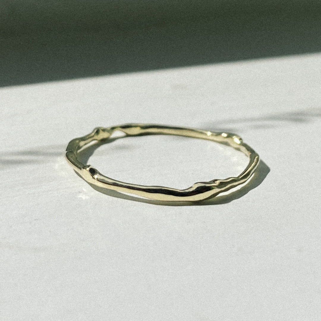 14k Tiny Fluid Ring