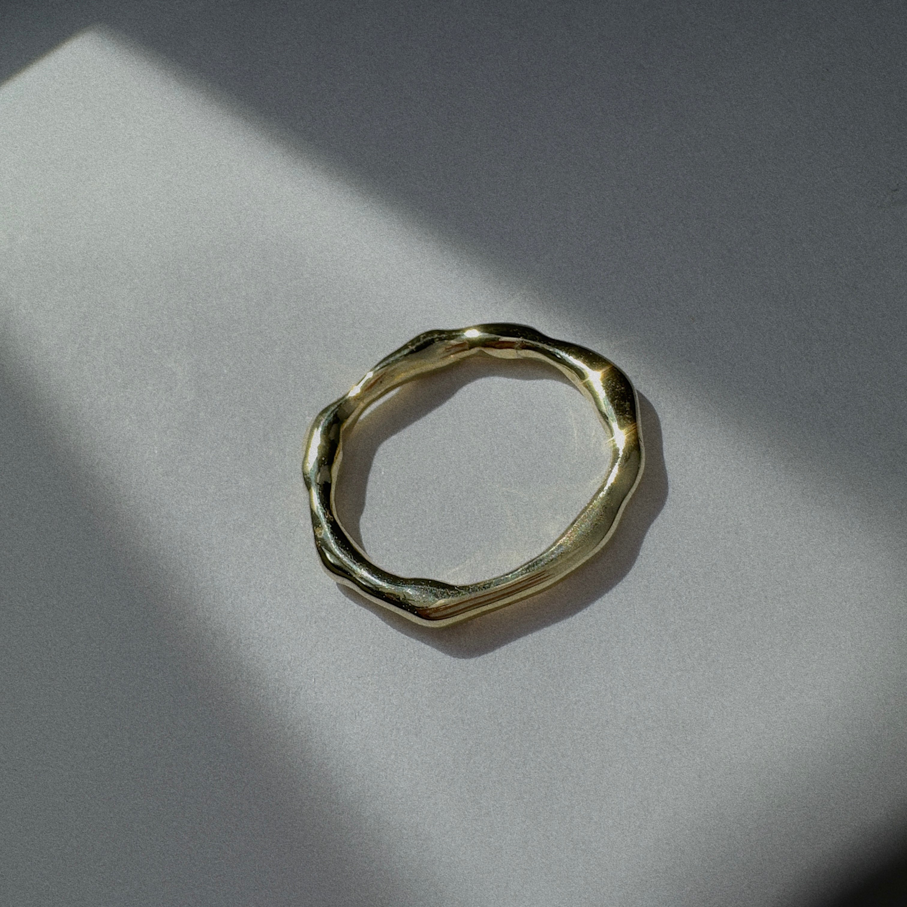 14k Fluid Ring
