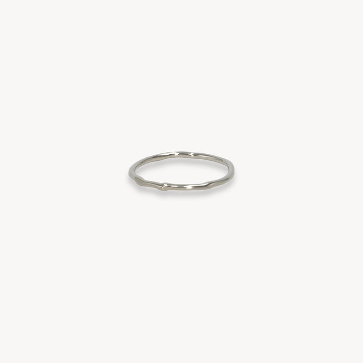 14k Solid White Gold Ring Fluid 1.5 mm