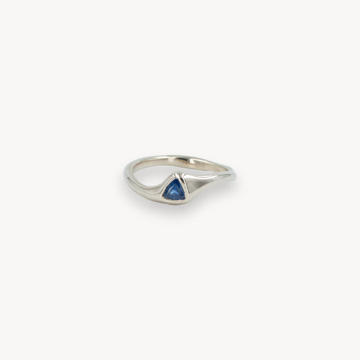 14k white gold ring with sapphire